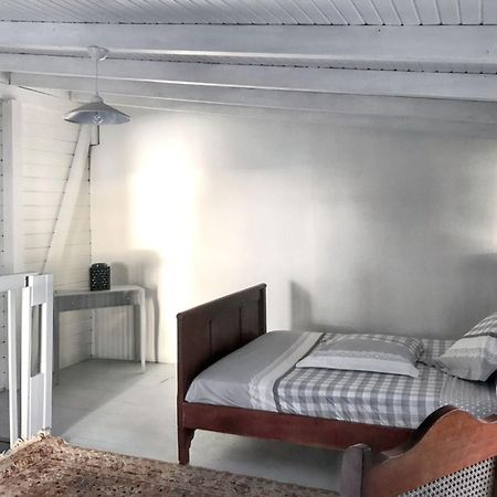 Appartement d'une chambre a Le Carbet a 1 m de la plage avec vue sur la mer jardin clos et wifi Extérieur photo