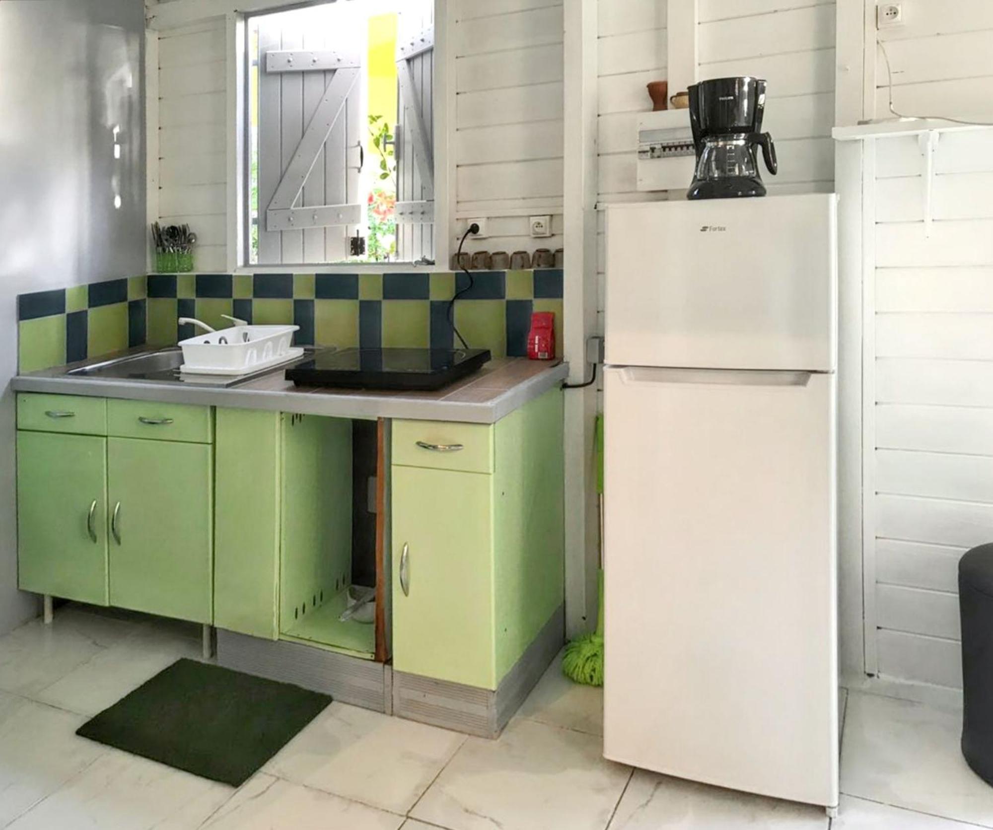 Appartement d'une chambre a Le Carbet a 1 m de la plage avec vue sur la mer jardin clos et wifi Extérieur photo