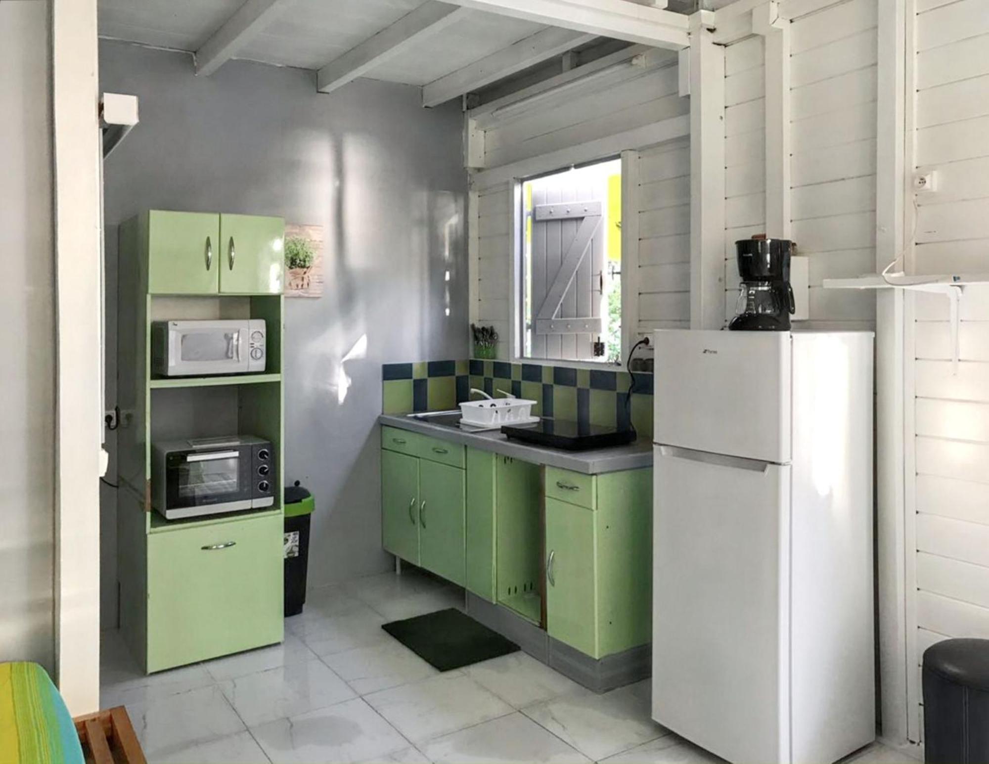 Appartement d'une chambre a Le Carbet a 1 m de la plage avec vue sur la mer jardin clos et wifi Extérieur photo