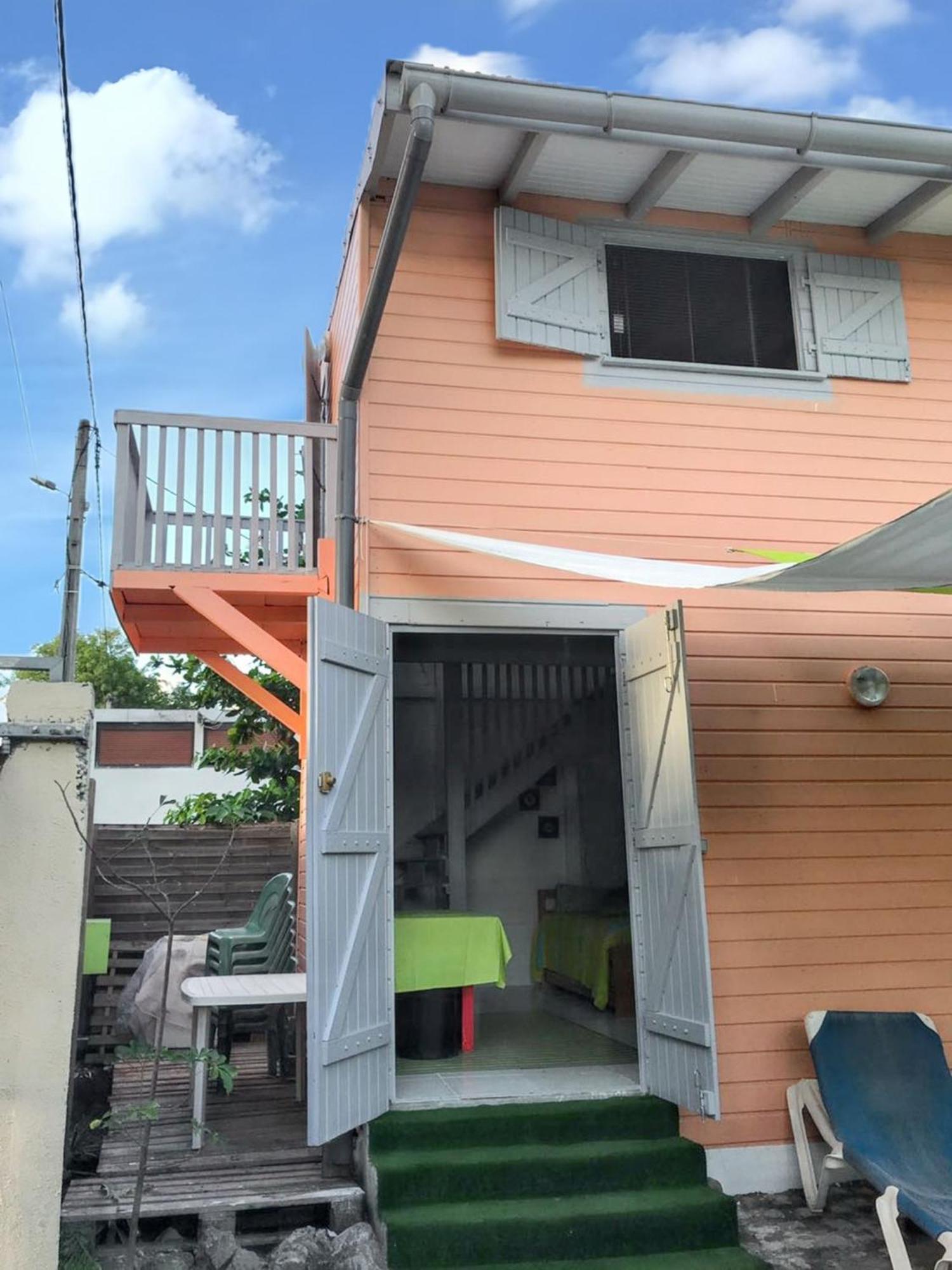 Appartement d'une chambre a Le Carbet a 1 m de la plage avec vue sur la mer jardin clos et wifi Extérieur photo