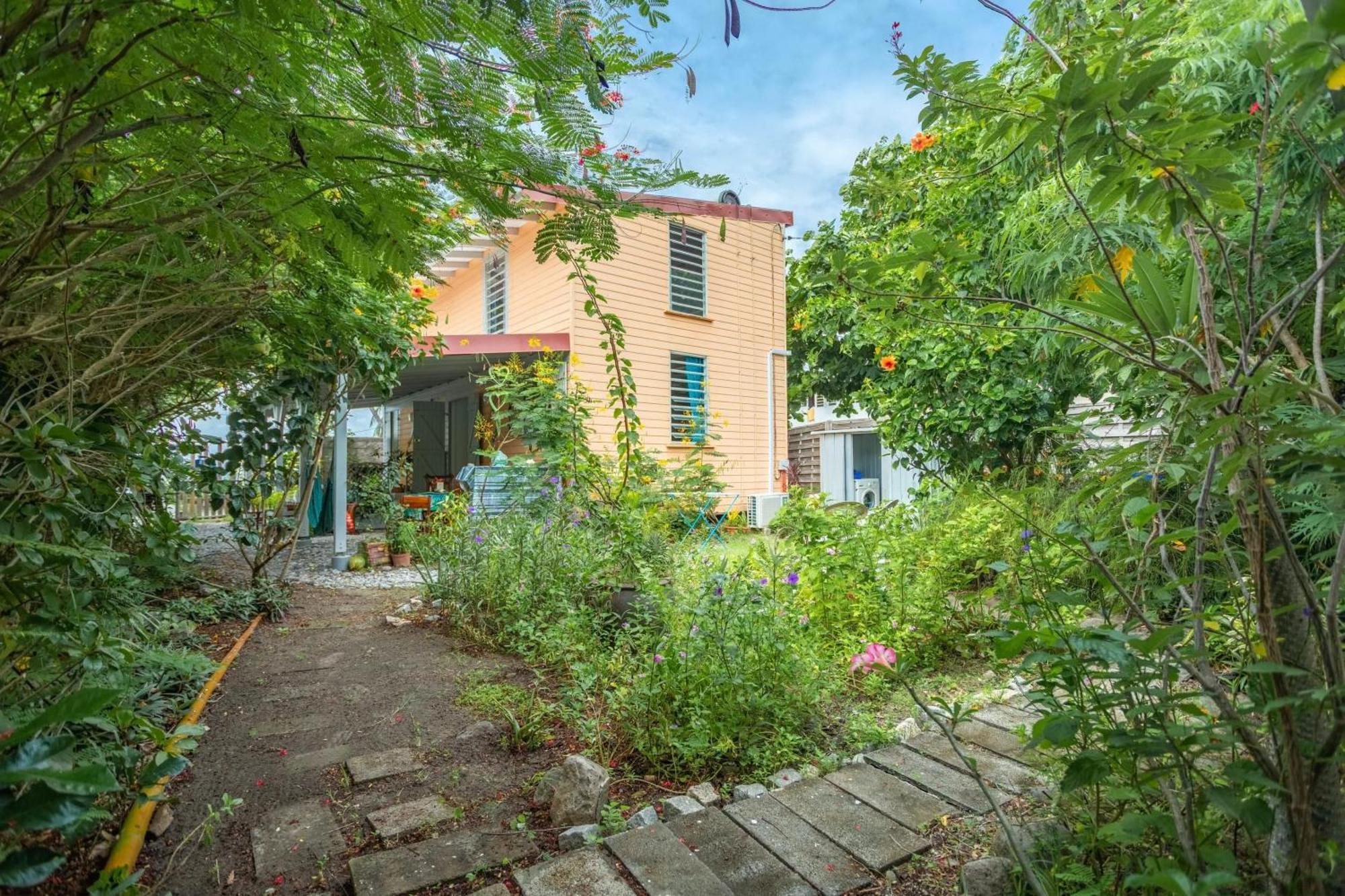 Appartement d'une chambre a Le Carbet a 1 m de la plage avec vue sur la mer jardin clos et wifi Extérieur photo
